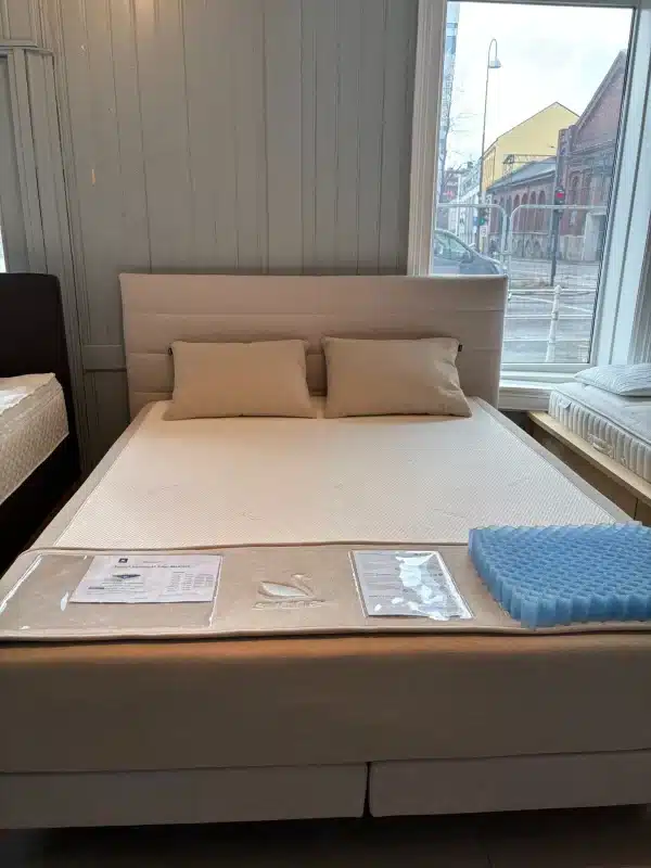 Utstillingssalg! Axelsson boxspring 160x200 m/hodegavel - Bilde 2