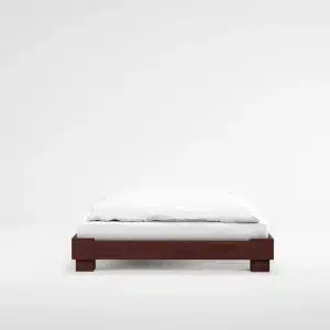 RYE Cubico sengeramme i massiv bøk, Dark Amber – frontperspektiv