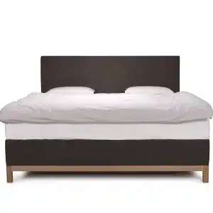 AKVA Carla vannseng i moderne design med tekstilramme og eikeben